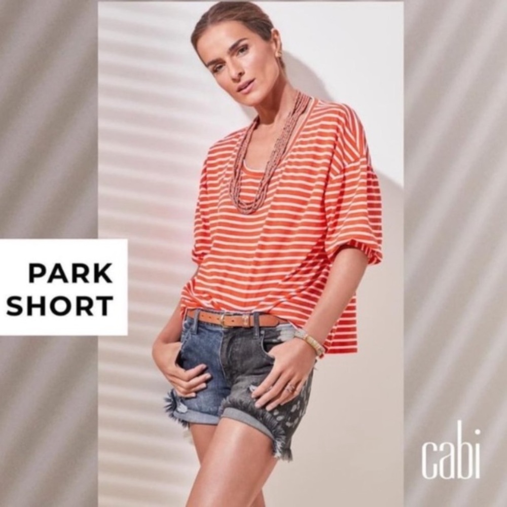 CAbi Park Short Women’s Size 10 #5987 Colorblock Distressed Raw Hem Denim